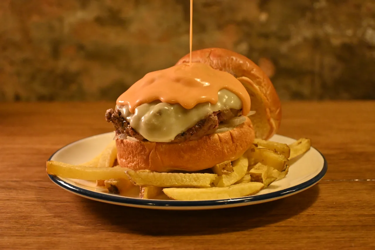 Hamburguesa Emy con patatas